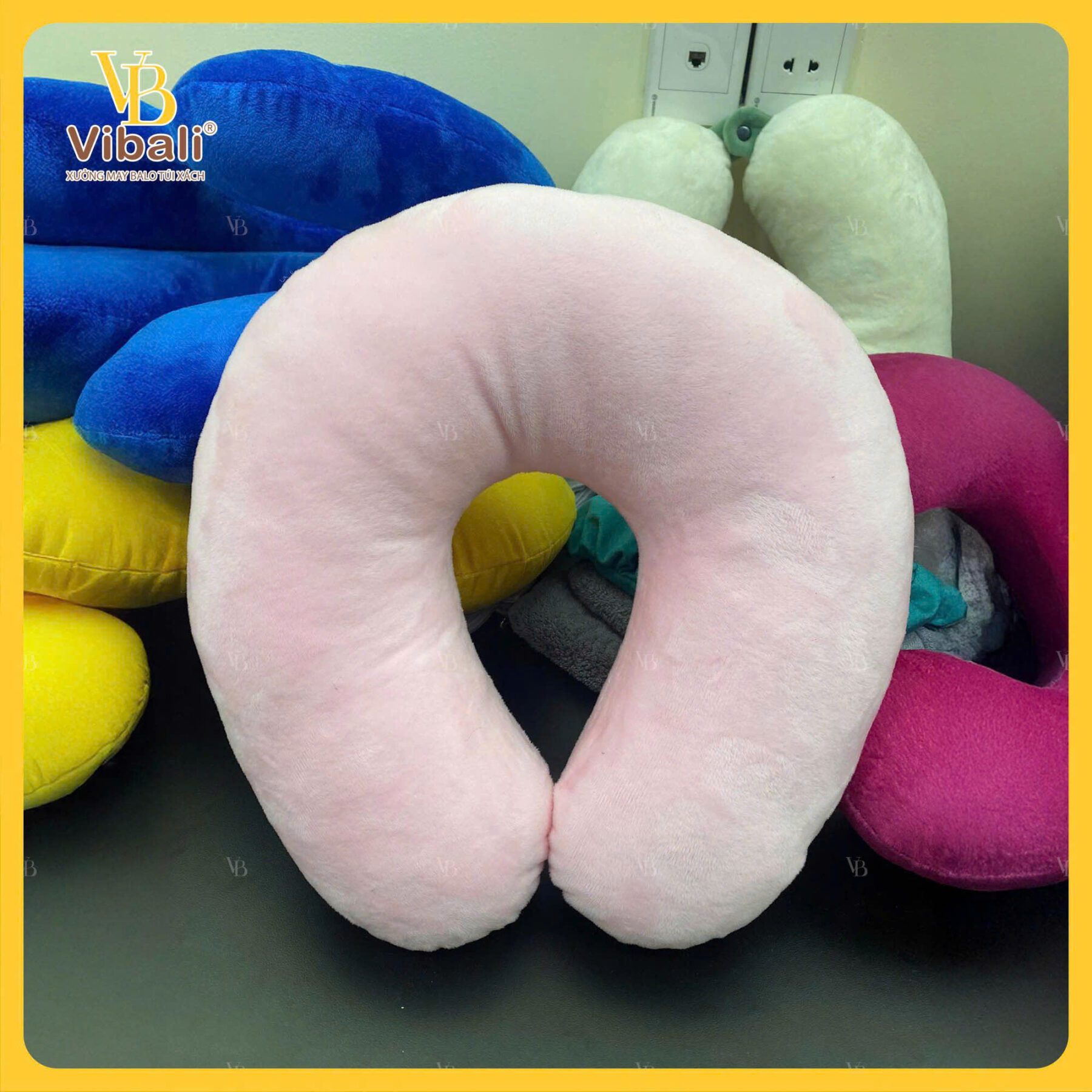 Gối Hơi Chữ U Màu Hồng VBL-0261925