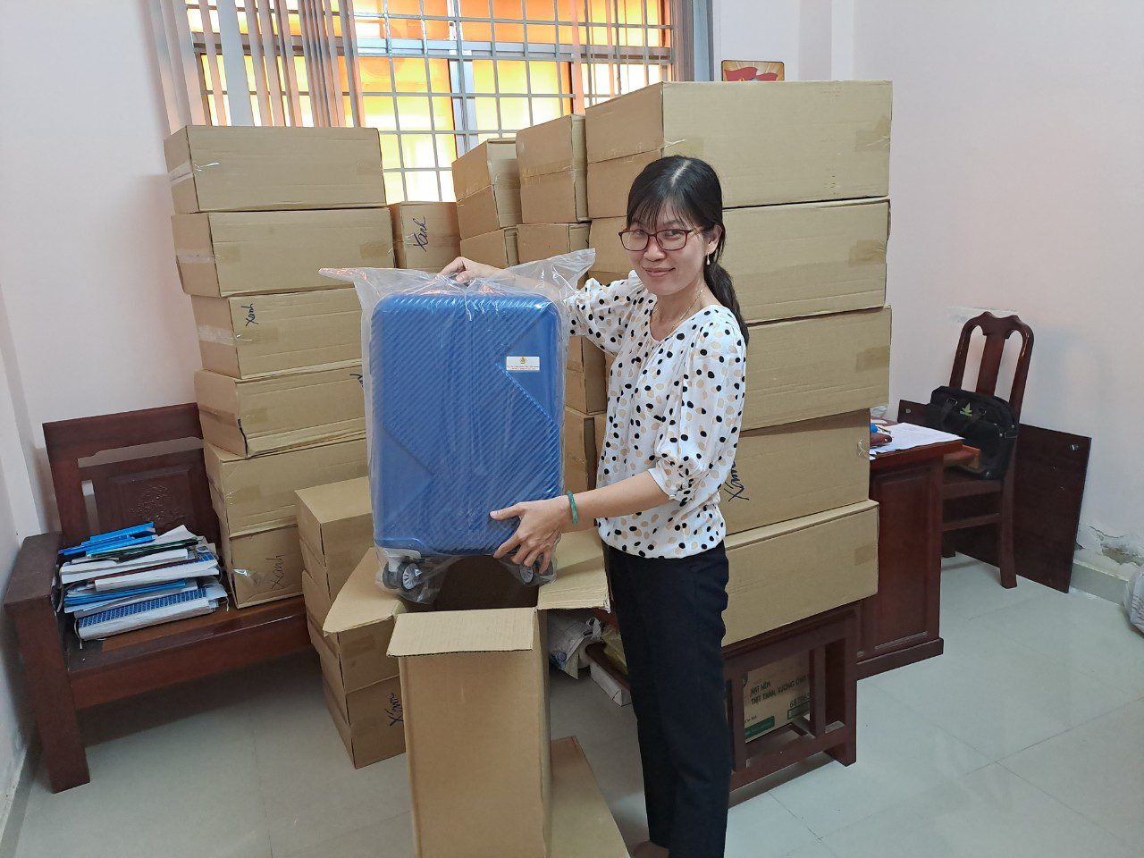 Vali in logo tặng nhân viên ngày Quốc tế Lao động 1/5 Vali in logo tặng nhân viên Công đoàn