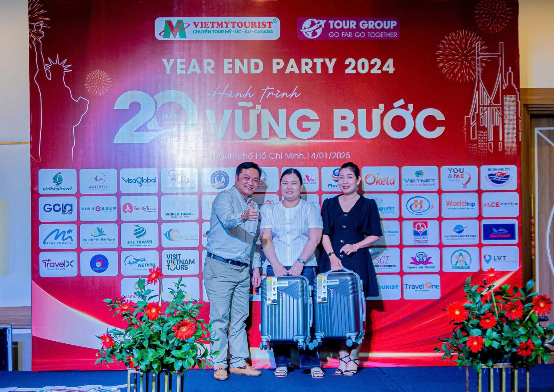 Vali in logo món quà cho công nhân viên nữ ấn tượng và thiết thực