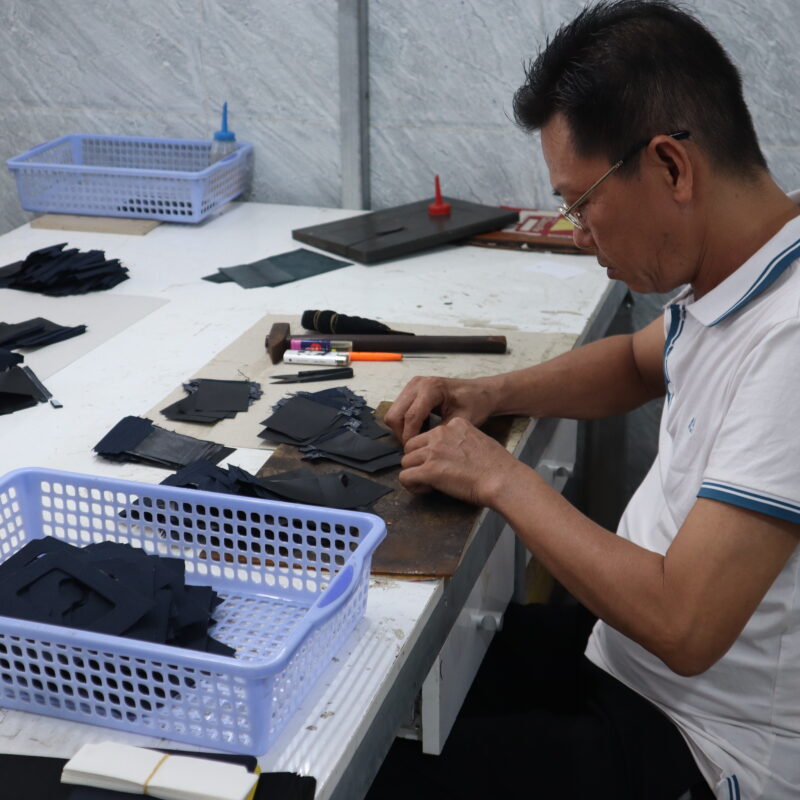Xưởng sản xuất cặp da theo yêu cầu uy tín tại TP.HCM - Vibali