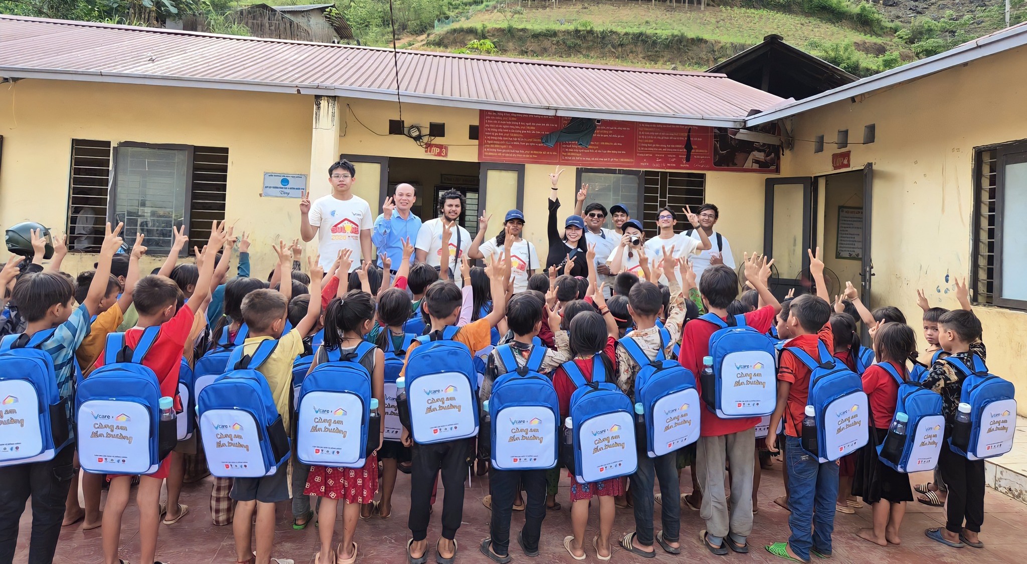 Đặt may balo học sinh từ thiện giá tốt tại Vibali Balo học sinh từ thiện - Món quà ý nghĩa thắp sáng tương lai trẻ em vùng cao